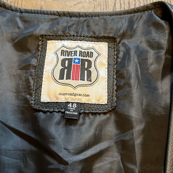 Black leather motorcycle vest Men's XL - Picture 3 of 7